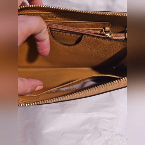 Michael Kors Jet Set Travel Large Saffiano Leather Wallet - Picture 6 of 16